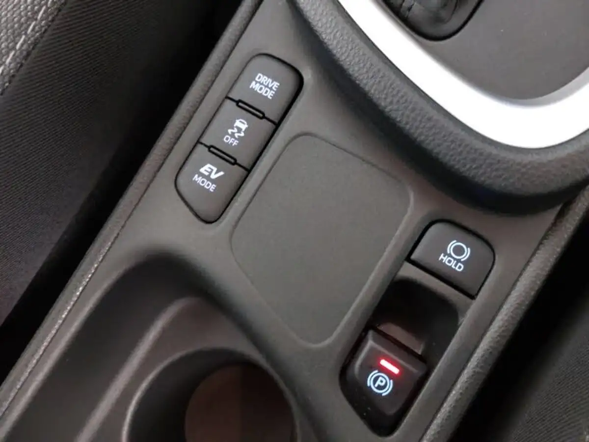 2022-toyota-yaris-15-vvt-i-design-panoramic-roof-big-10