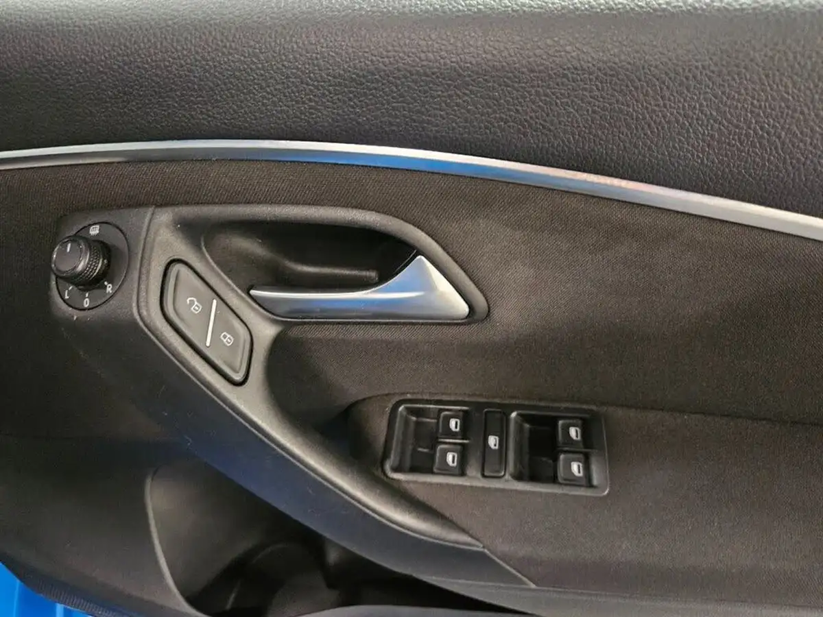 2015-volkswagen-polo-10-se-60ps-5d-big-26