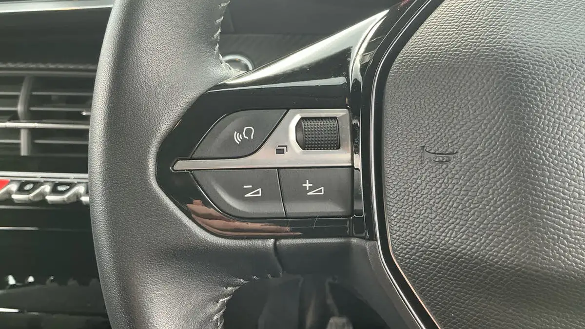2021-peugeot-208-12-puretech-allure-premium-100bhp-big-22