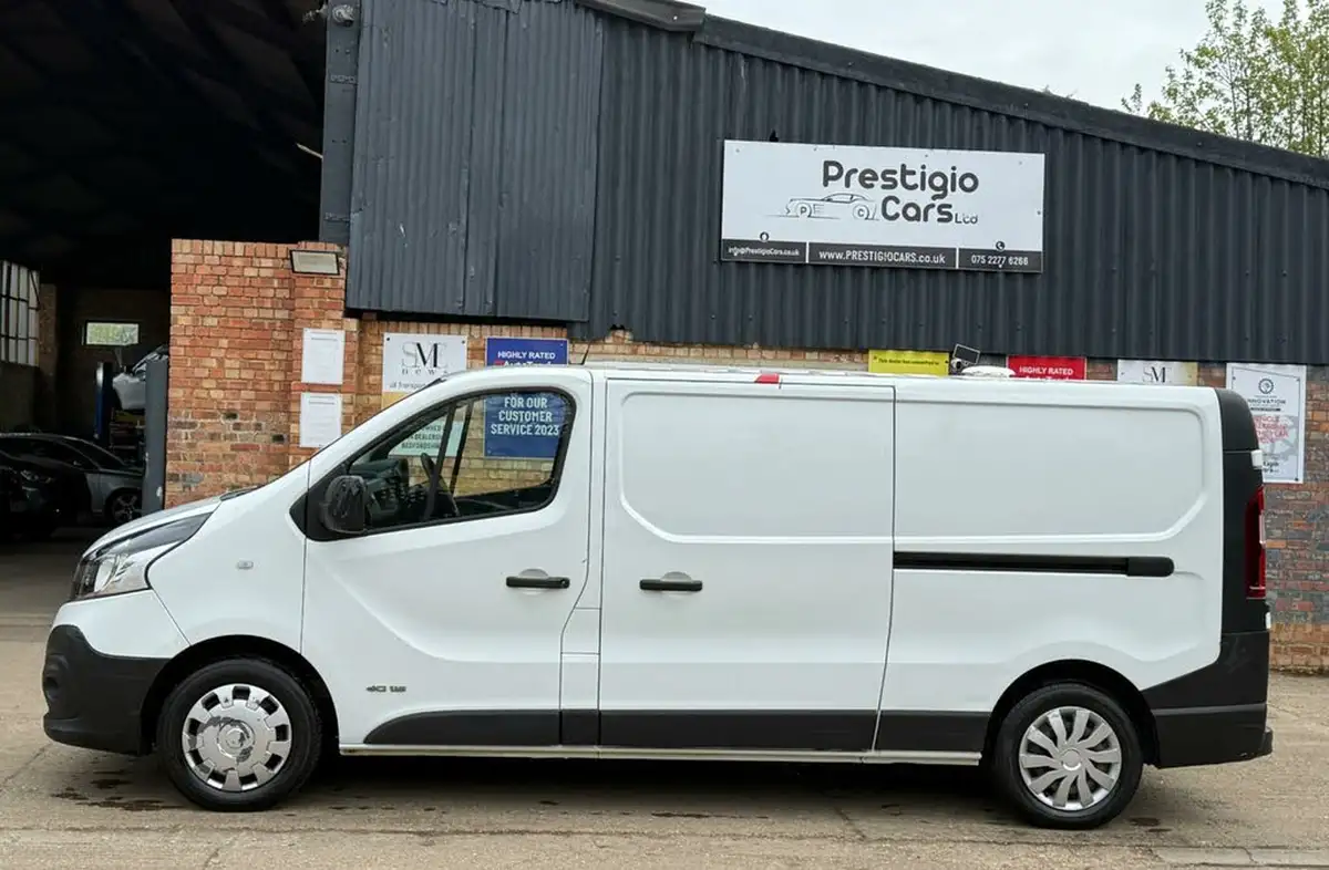 2015-renault-trafic-16dci-ll29-115-business-low-roof-van-big-5