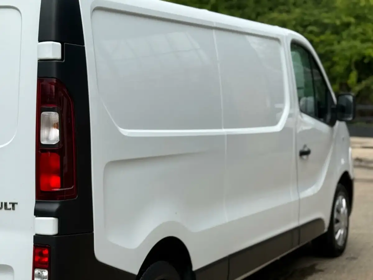 2015-renault-trafic-16dci-ll29-115-business-low-roof-van-big-29