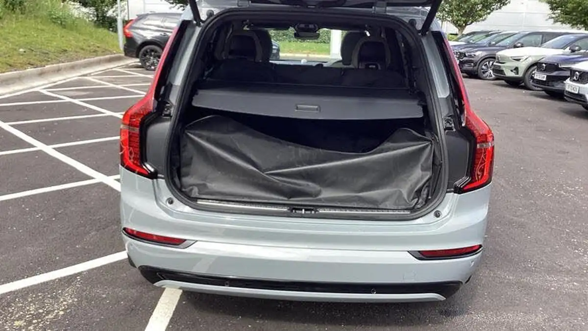 2025-volvo-xc90-20-t8-ultra-dark-big-13