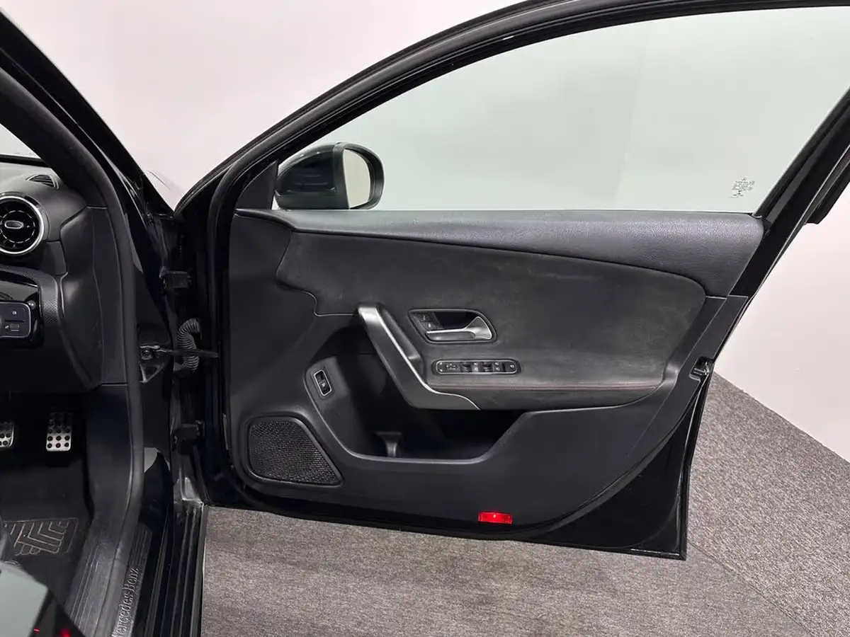 2019-mercedes-benz-a-class-13-a200-amg-line-saloon-4d-big-29
