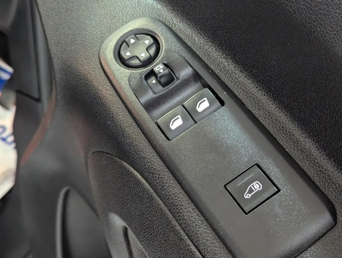 2020-peugeot-partner-15-bluehdi-1000-professional-100ps-eu6dt-panel-big-15