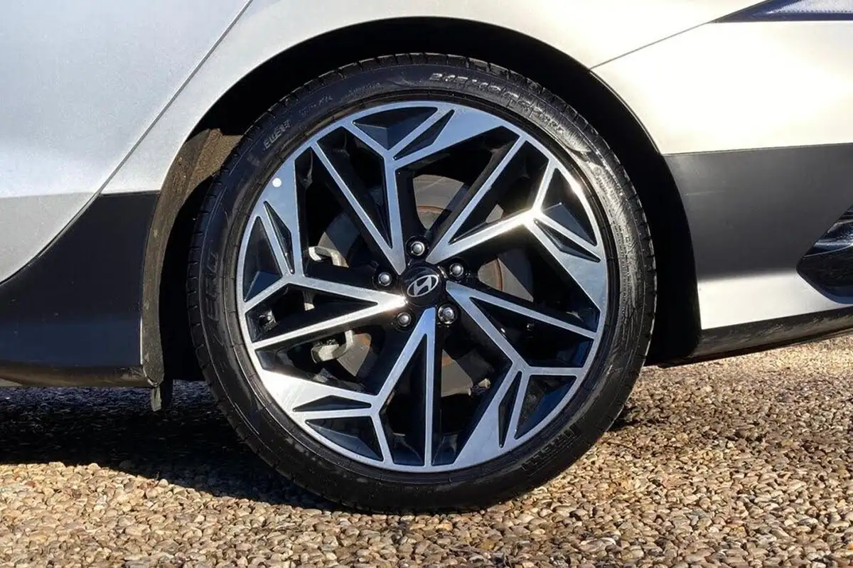 2024-hyundai-ioniq-6-e-premium-228ps-single-rwd-big-27