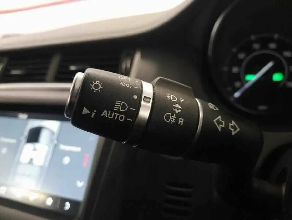 2018-jaguar-e-pace-20-i4d-r-dynamic-s-180ps-awd-auto-big-19