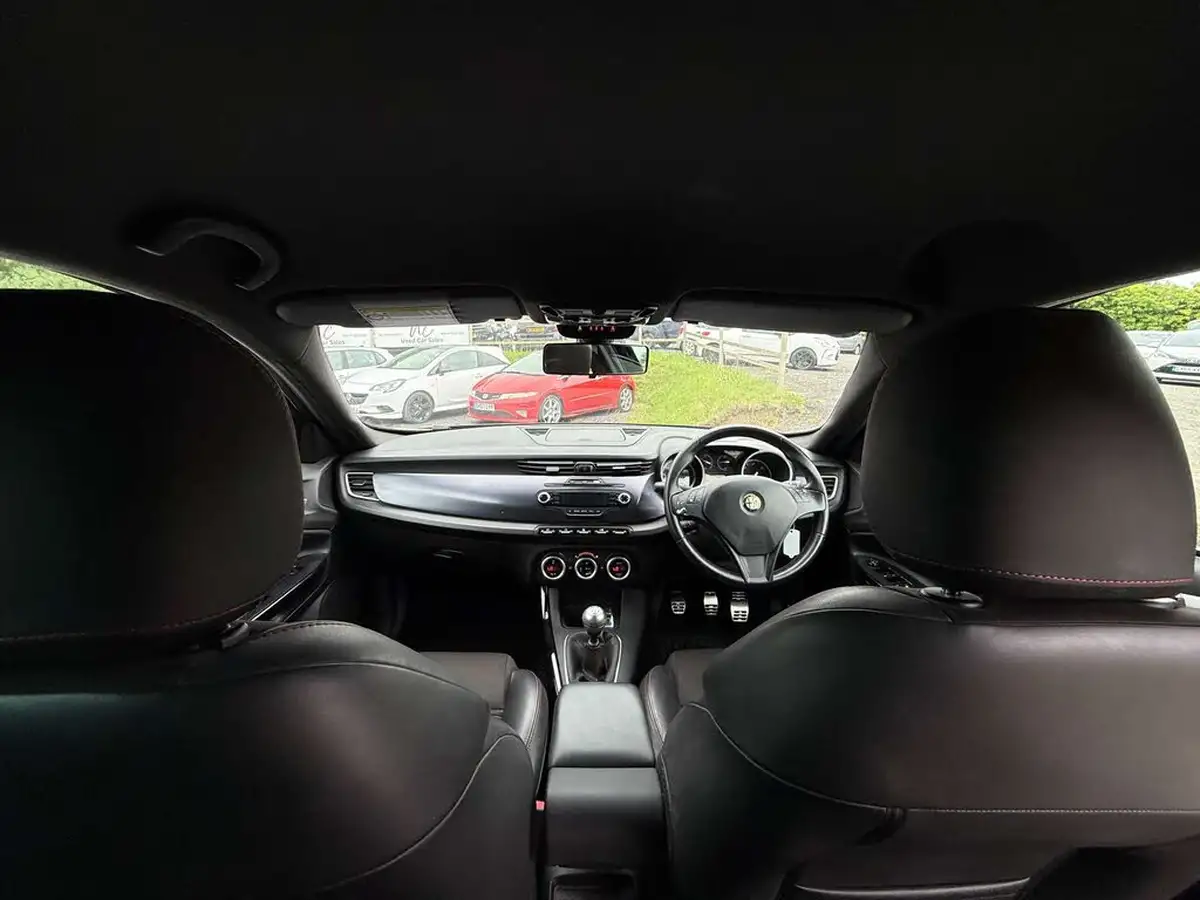 2012-alfa-romeo-giulietta-16td-veloce-big-28