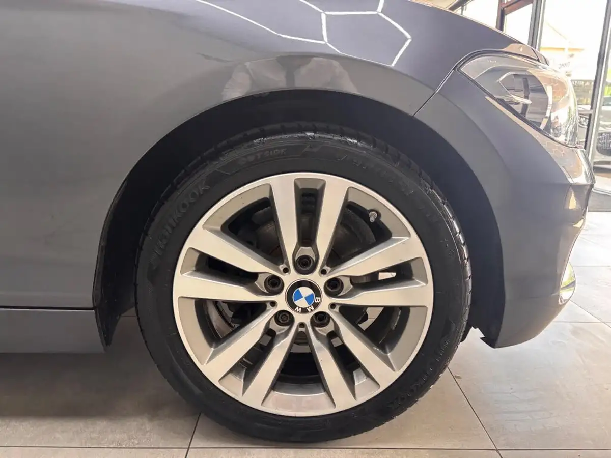 2017-bmw-1-series-20td-118d-sport-5d-big-6