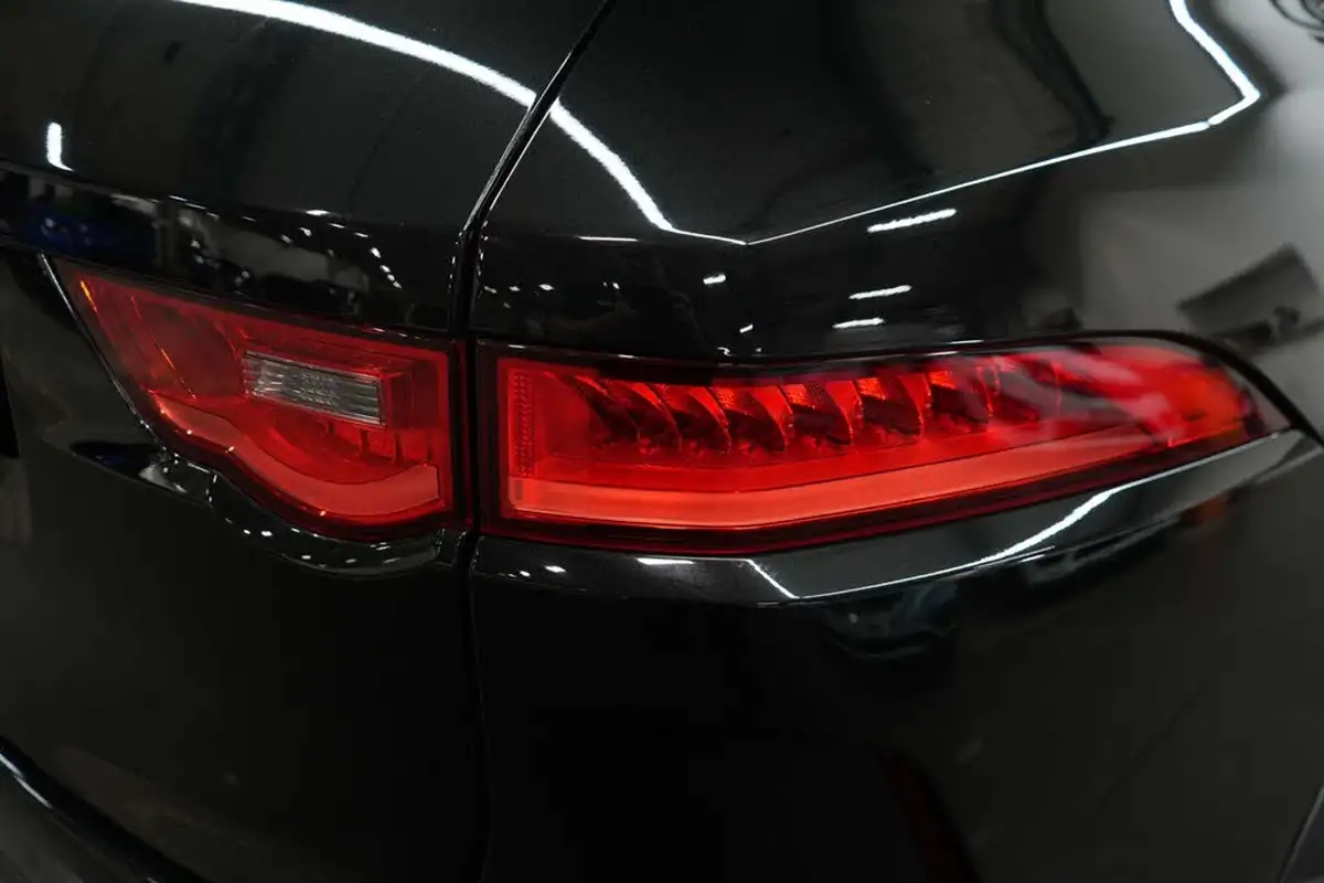 2020-jaguar-f-pace-50-v8-svr-big-9