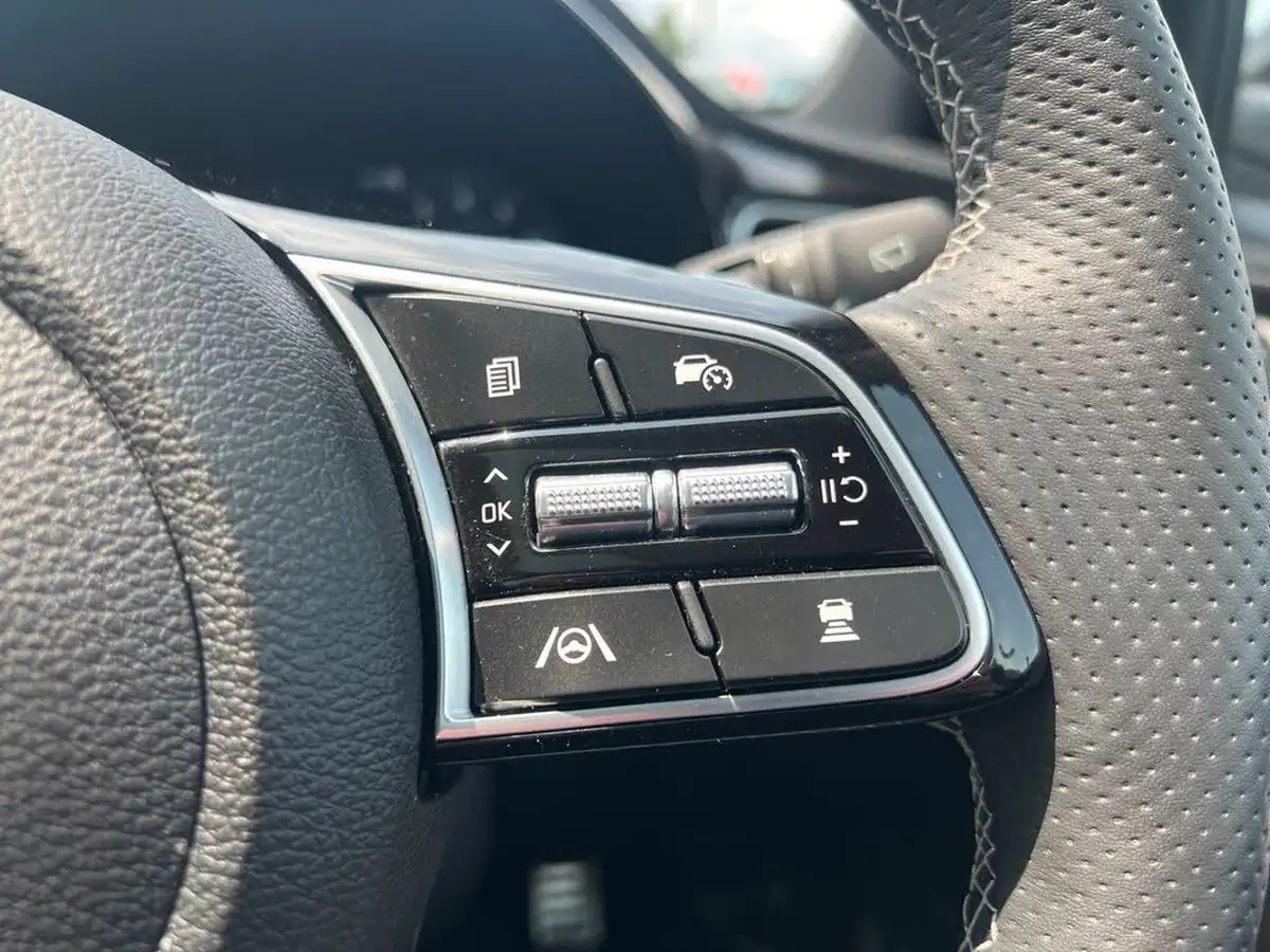 2025-kia-ceed-15-t-gdi-gt-line-s-big-29