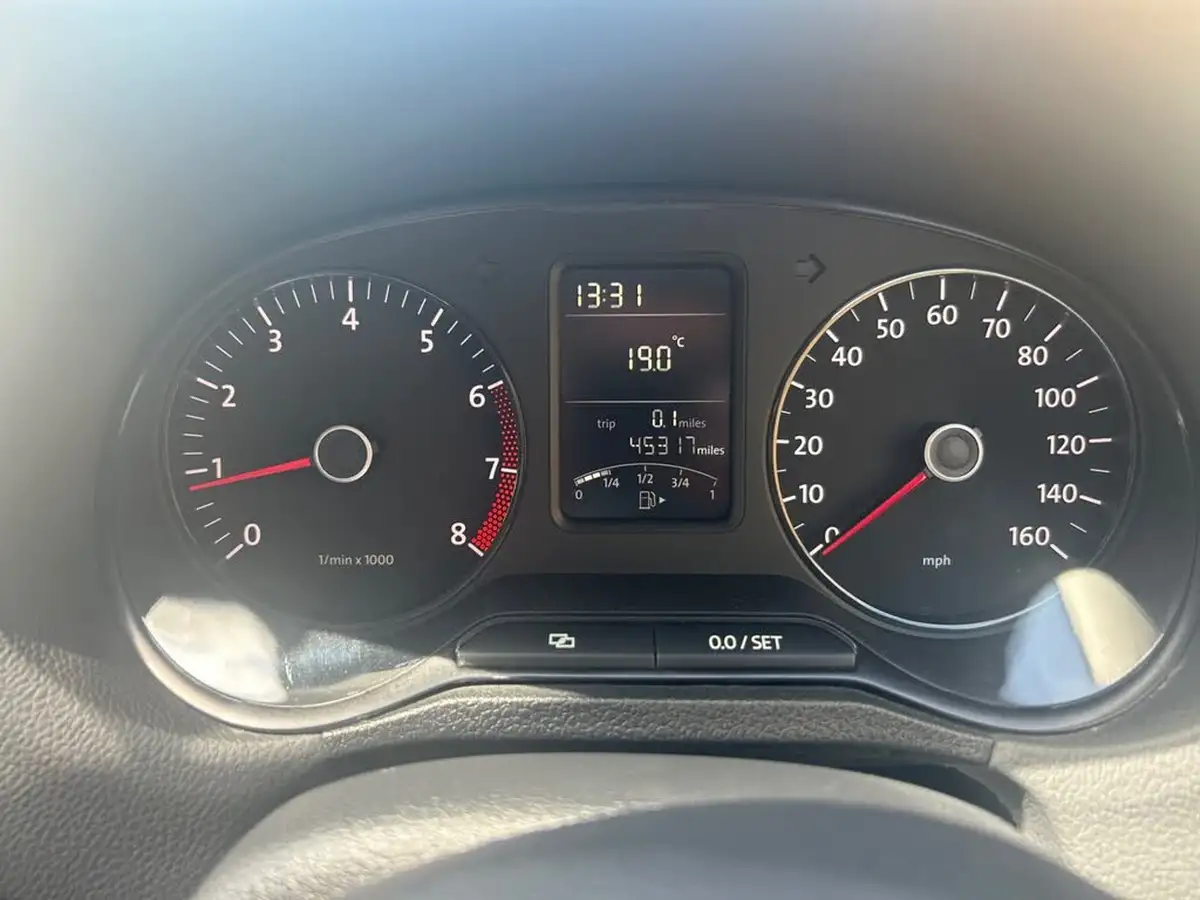 2011-volkswagen-polo-12-s-ac-5d-big-12