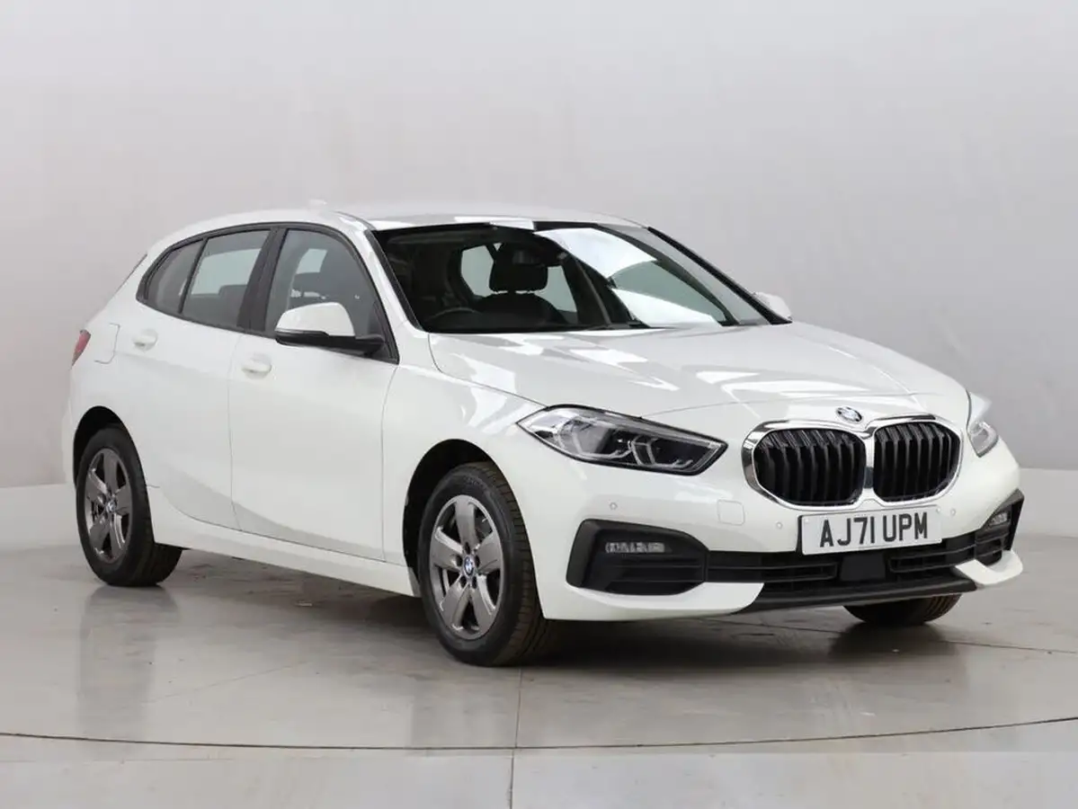 2022-bmw-1-series-15td-116d-se-dct-big-1