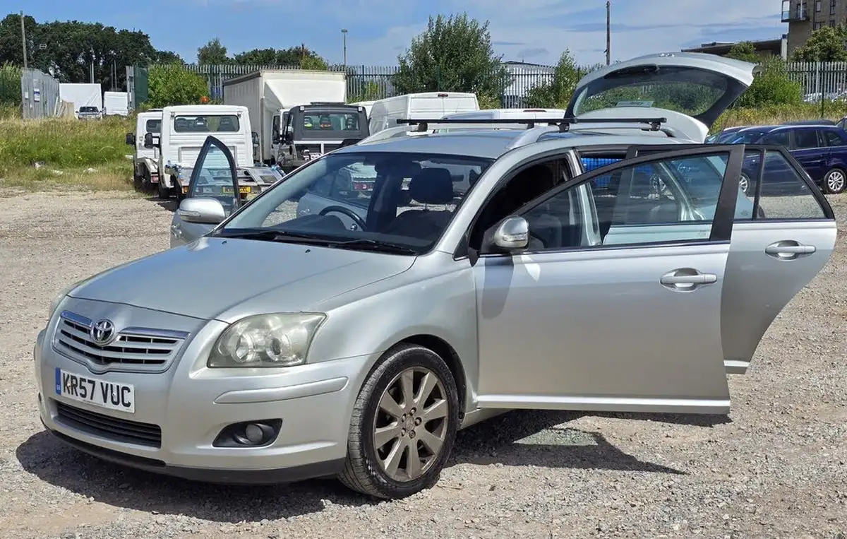 2007-toyota-avensis-20td-tr-estate-5d-big-7