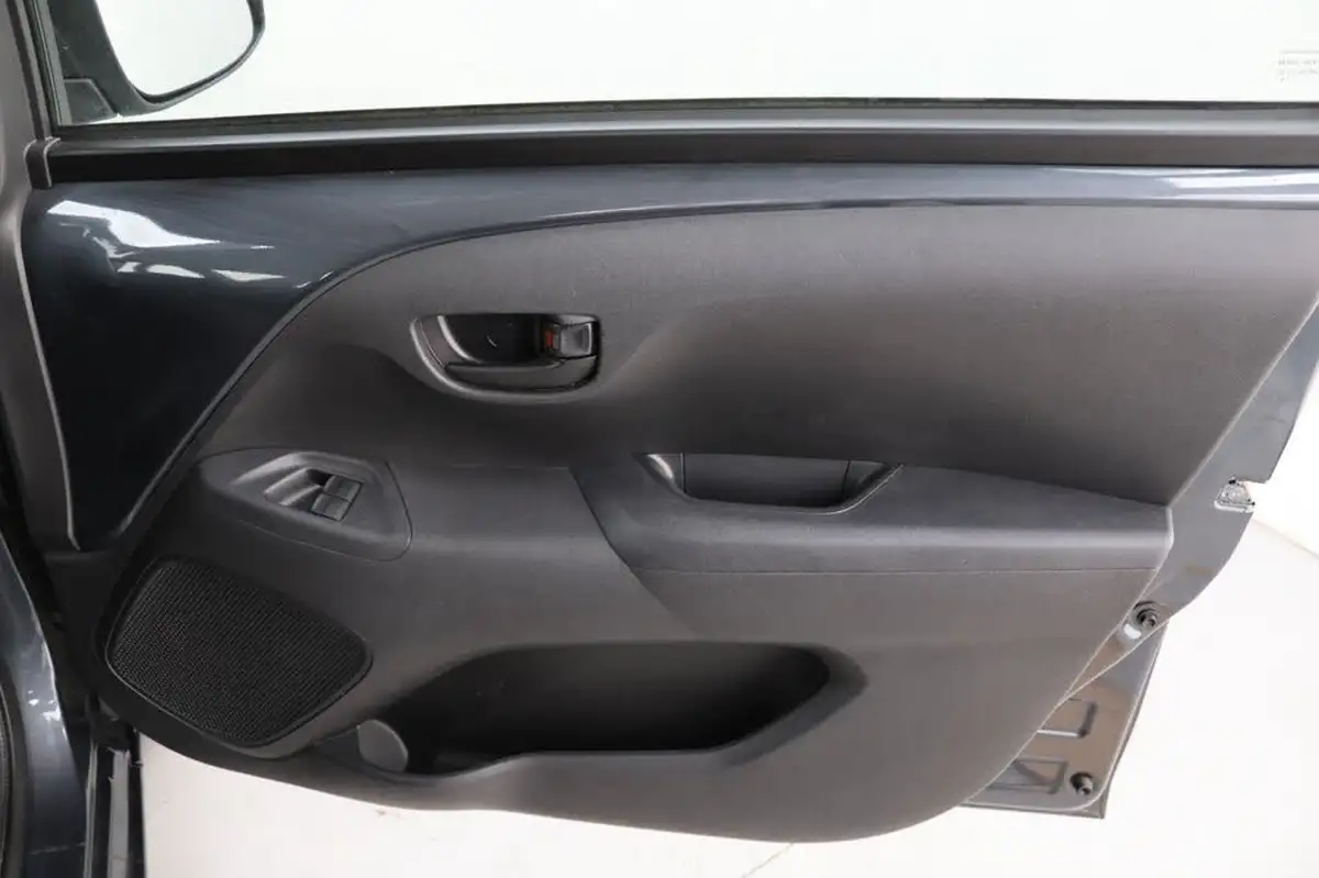 2018-citroen-c1-12-puretech-feel-5d-big-24
