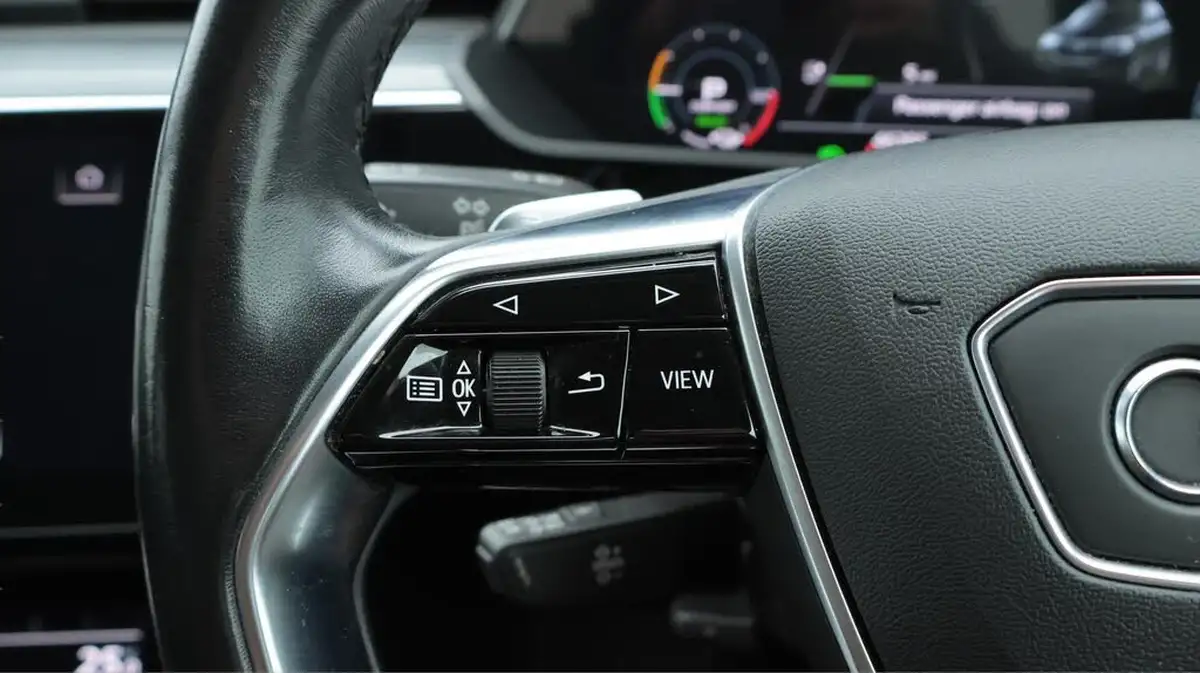 2020-audi-e-tron-50e-technik-big-24