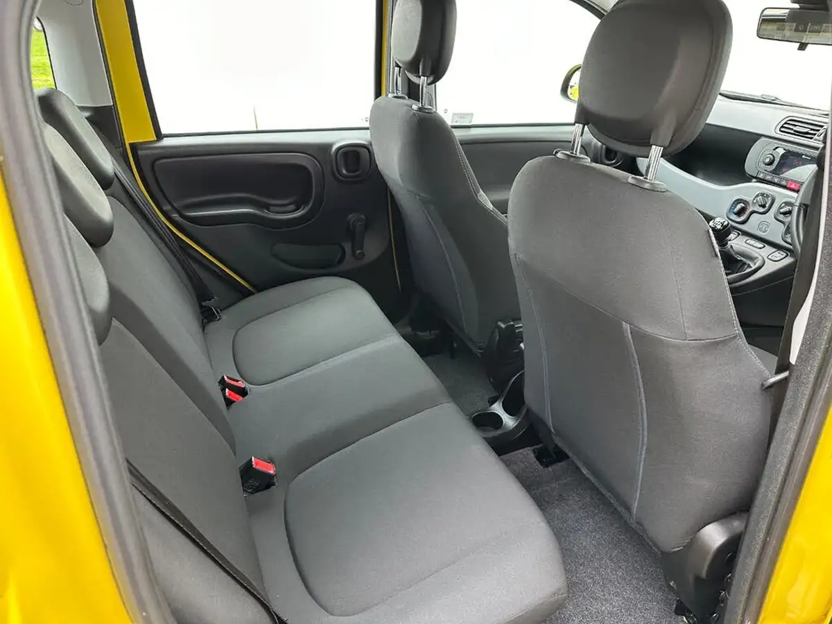 2019-fiat-panda-09-waze-4x4-big-13