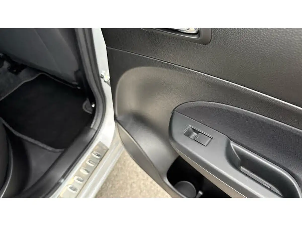 2016-suzuki-swift-12-sz-l-5d-big-35