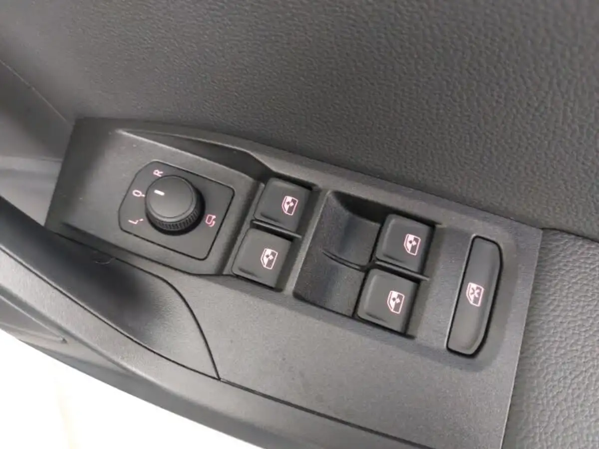 2025-seat-ibiza-10-tsi-xcellence-115ps-big-9