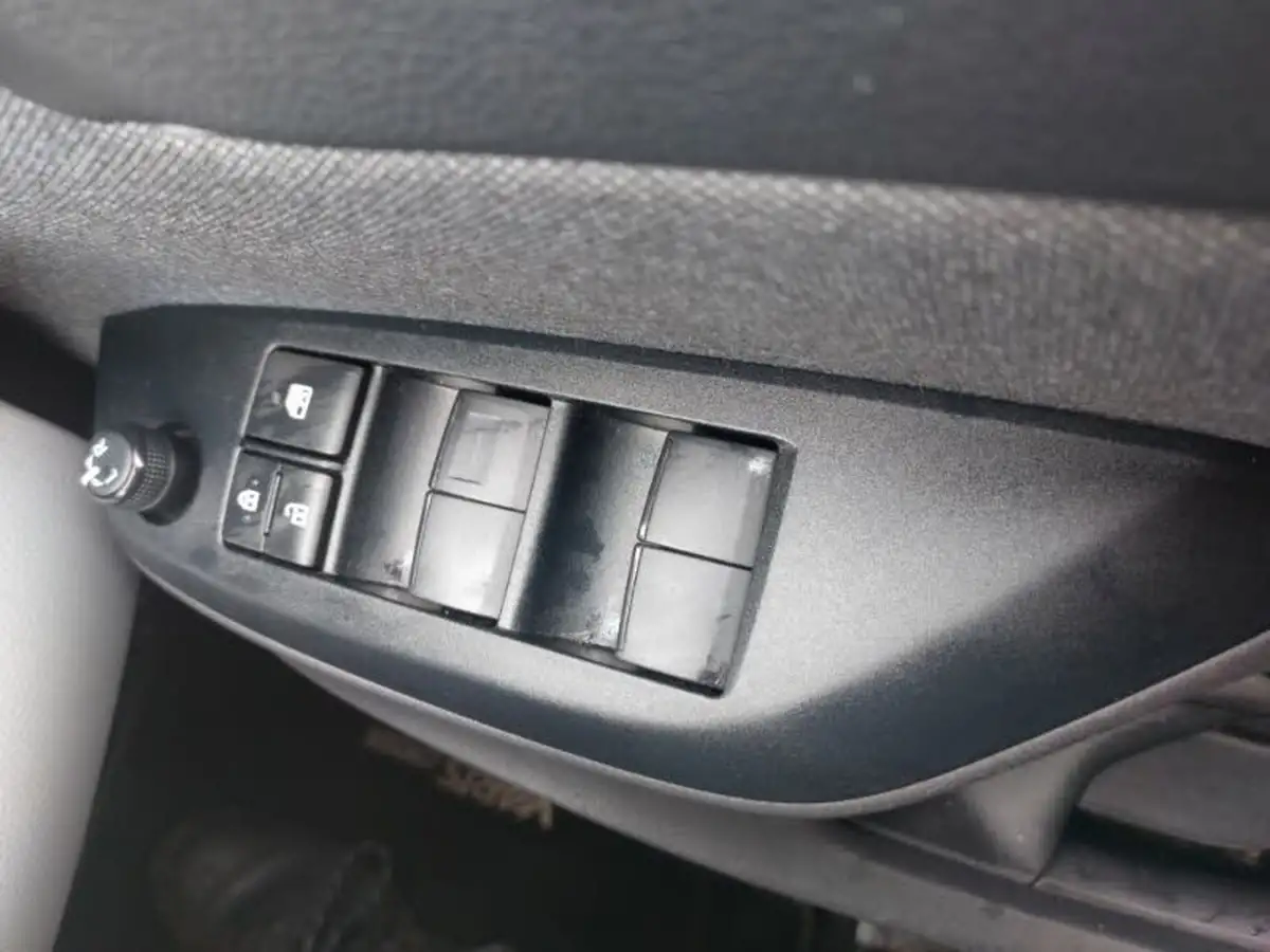 2022-toyota-yaris-cross-15-vvt-i-icon-big-16