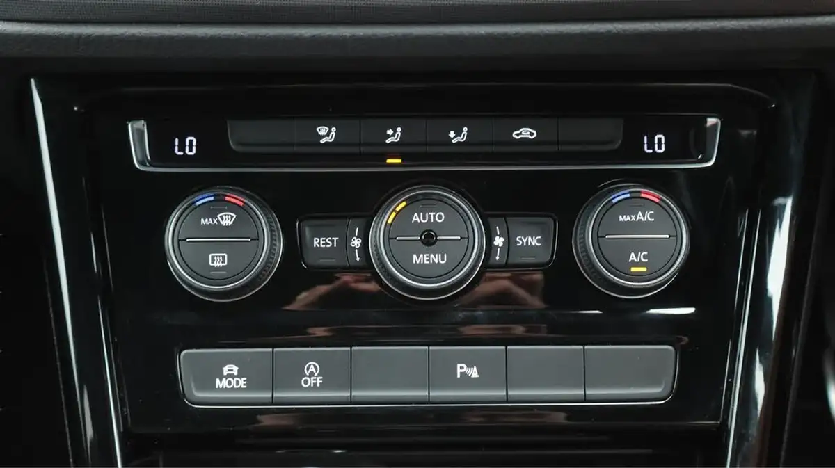 2020-volkswagen-touran-15-tsi-r-line-big-12