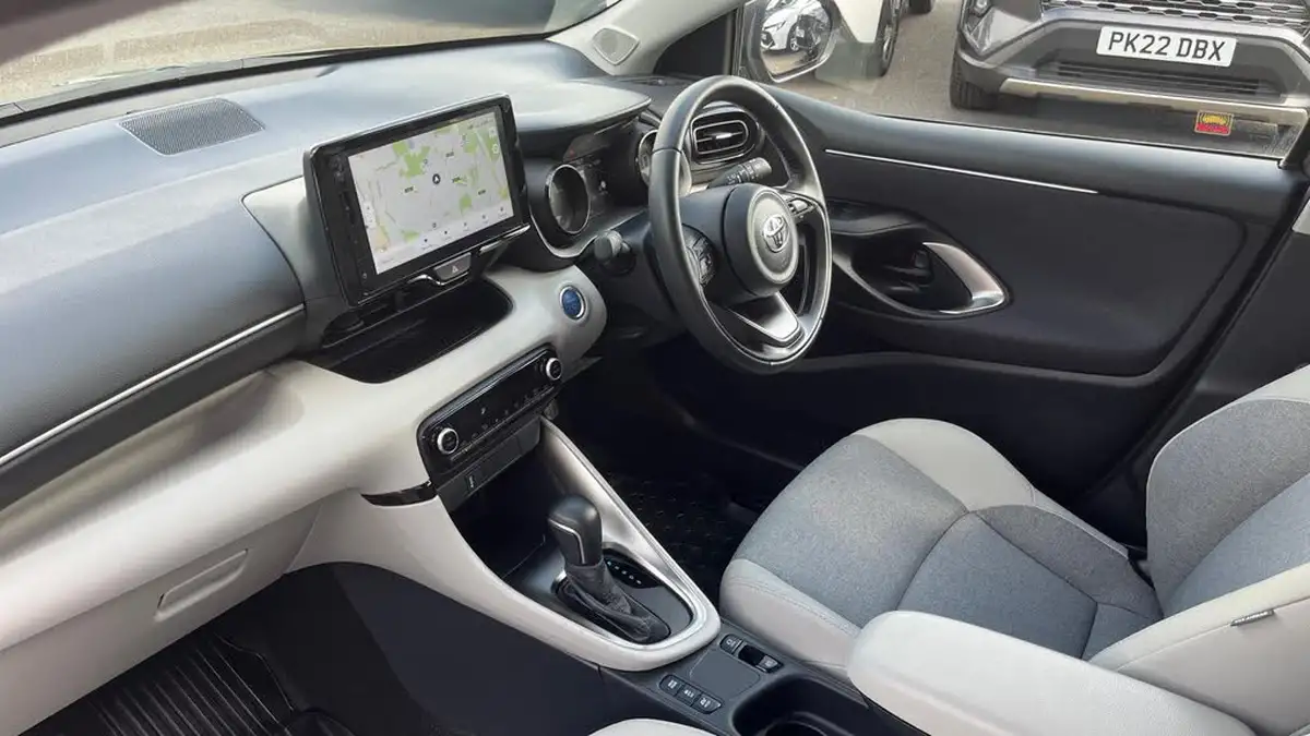2023-toyota-yaris-15-vvt-i-excel-big-32