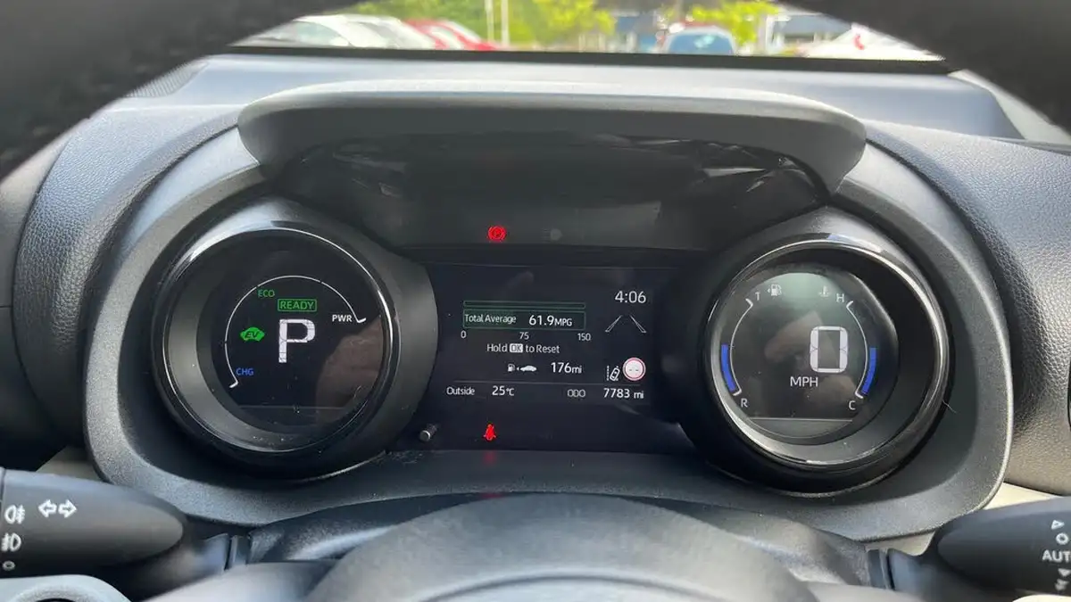 2023-toyota-yaris-15-vvt-i-excel-big-8