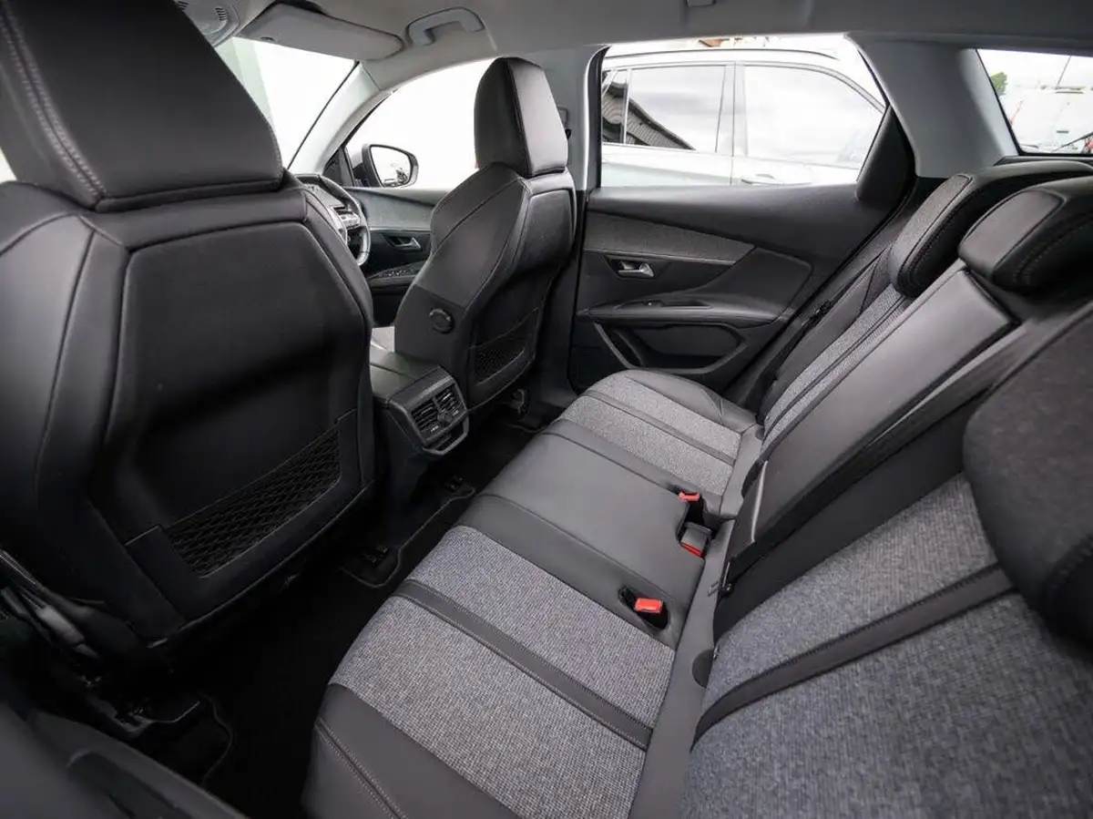 2018-peugeot-3008-suv-12-puretech-allure-eat6-big-13