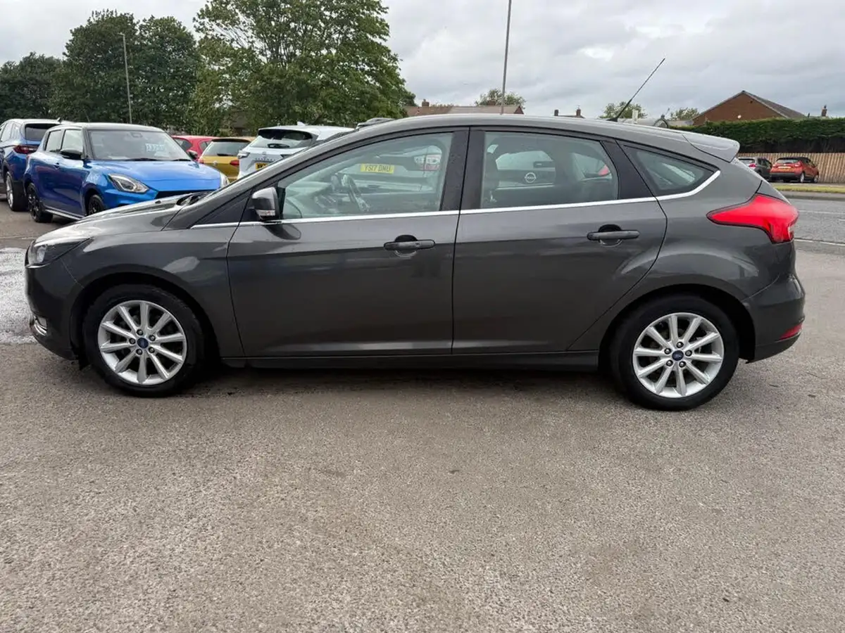 2017-ford-focus-10t-titanium-100ps-hatchback-big-8