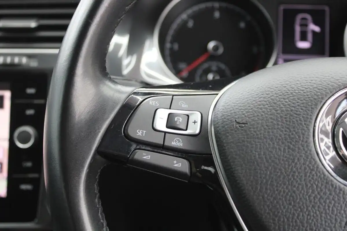2018-volkswagen-golf-16tdi-se-nav-ss-hatchback-5d-big-27