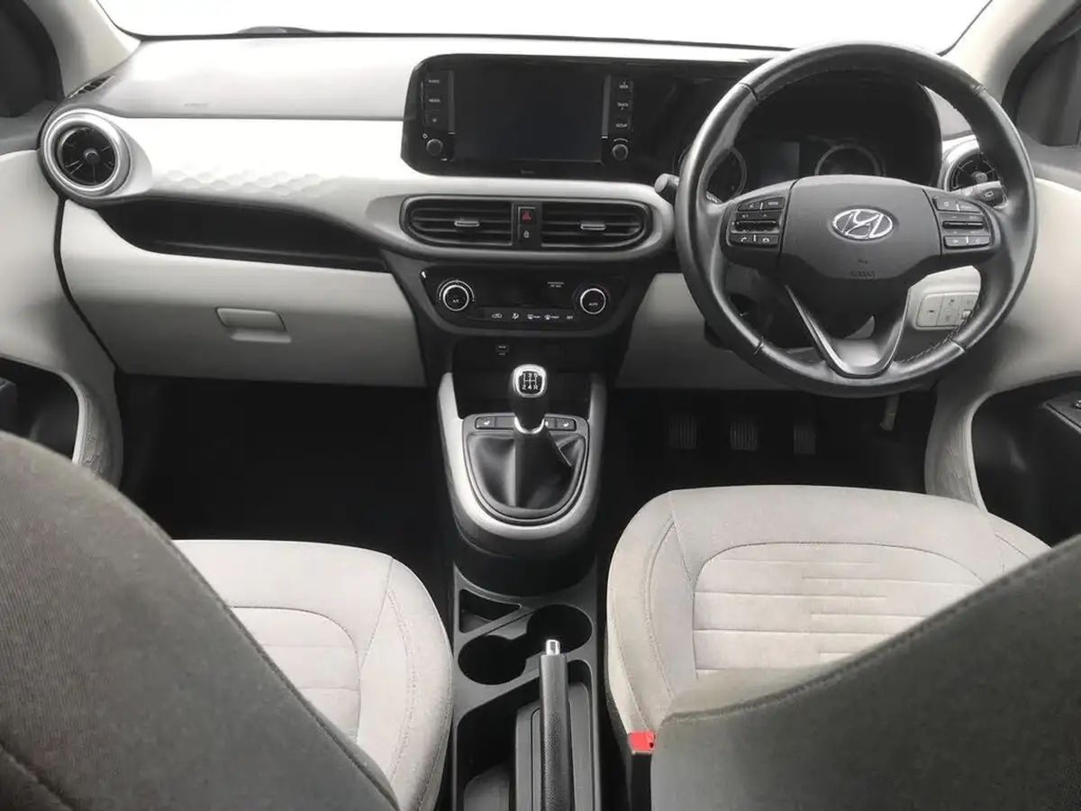 2022-hyundai-i10-10-premium-big-12