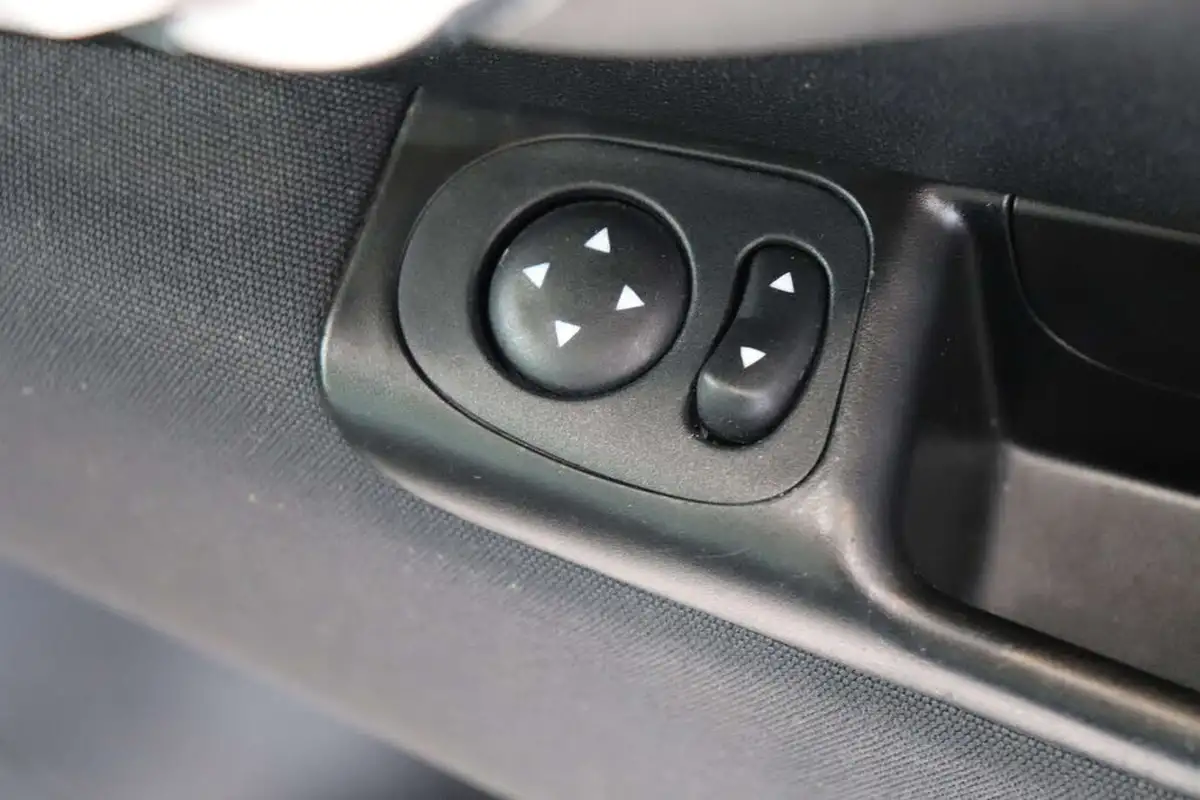 2019-fiat-500-12-lounge-ss-big-46