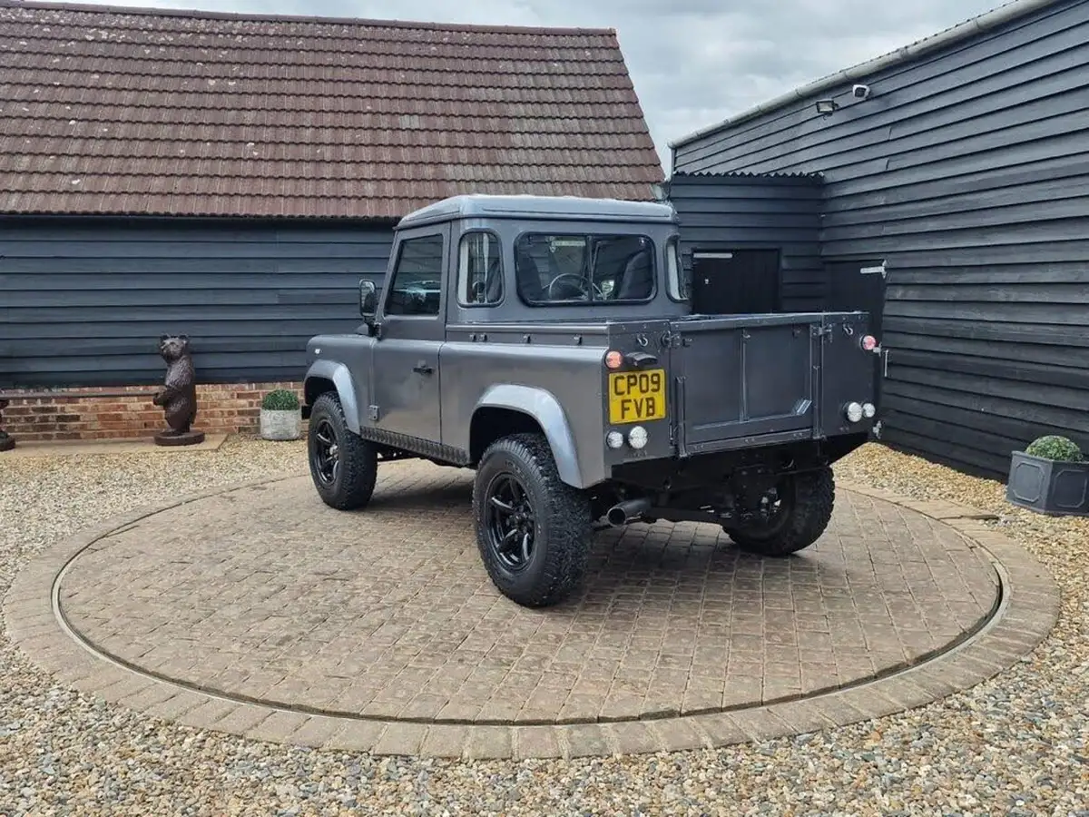 2009-land-rover-90-defender-24td-county-pick-up-big-28