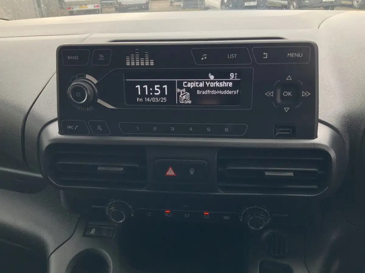 2020-vauxhall-combo-15cdti-sportive-2300-100pseu6dt-l1h1-panel-big-28