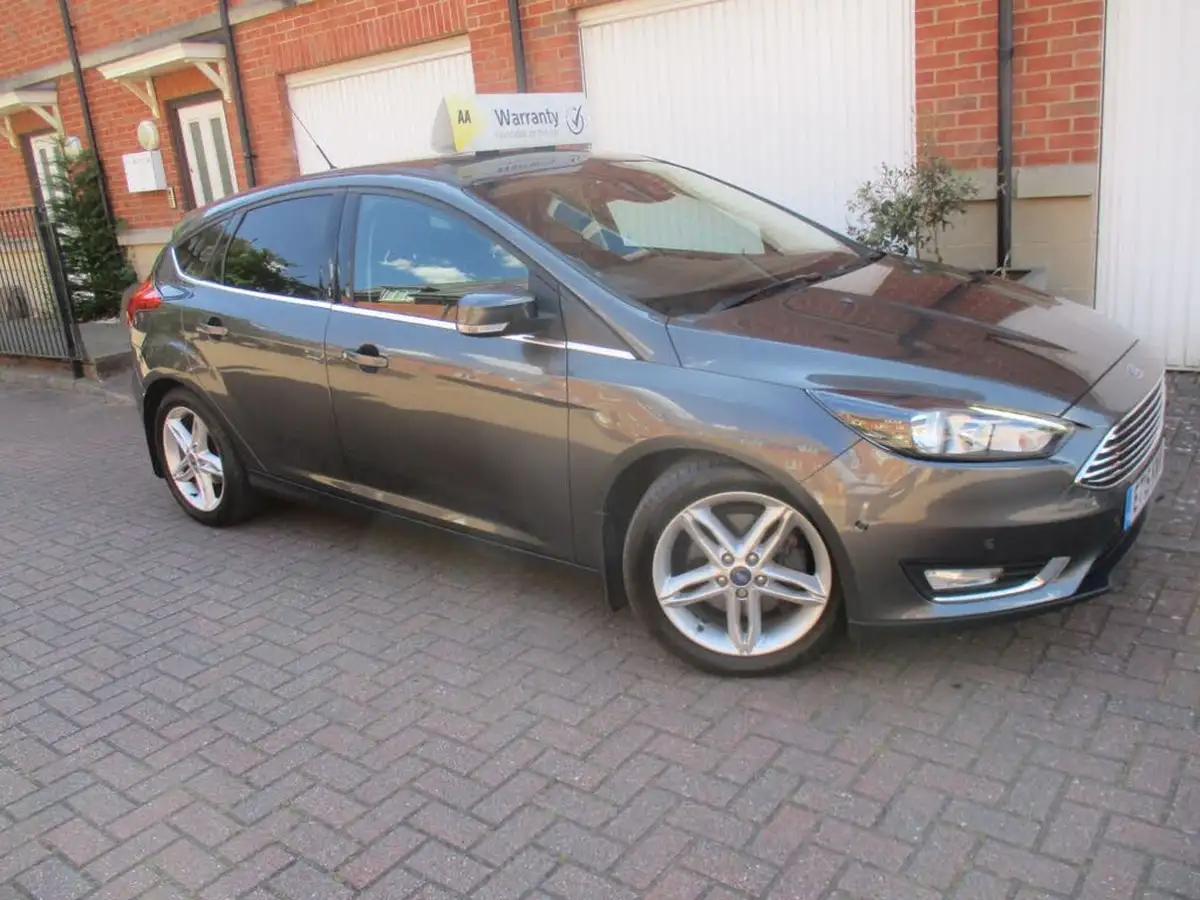 2015-ford-focus-15-titanium-hatchback-big-5