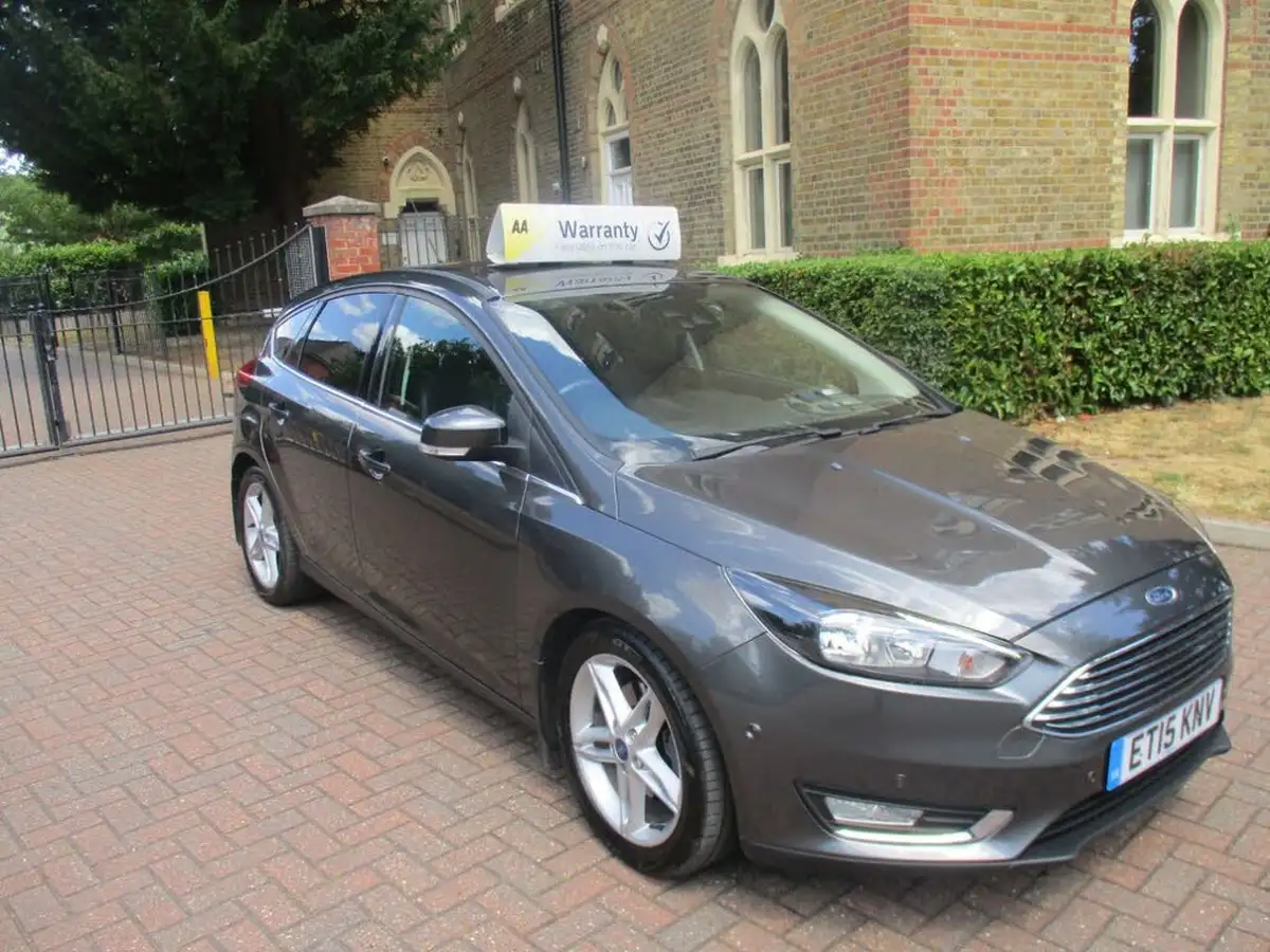2015-ford-focus-15-titanium-hatchback-big-29