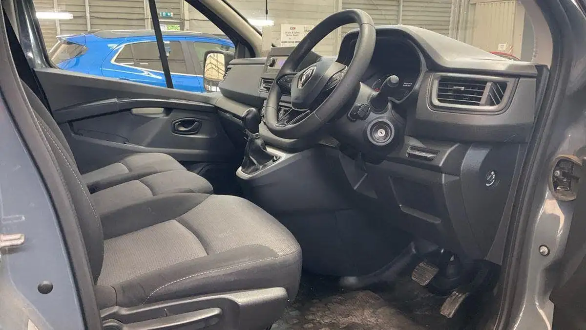 2023-renault-trafic-passenger-20-blue-dci-sl28-150-business-edc-auto-big-6