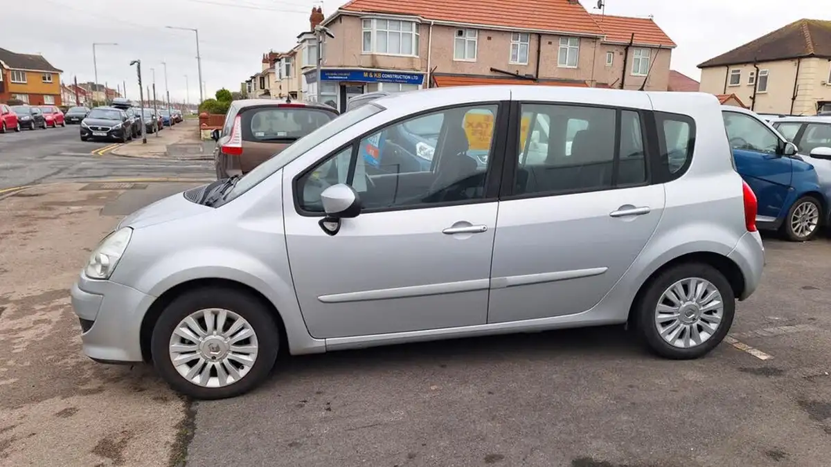 2010-renault-grand-modus-15td-dynamique-15dci-86bhp-big-8