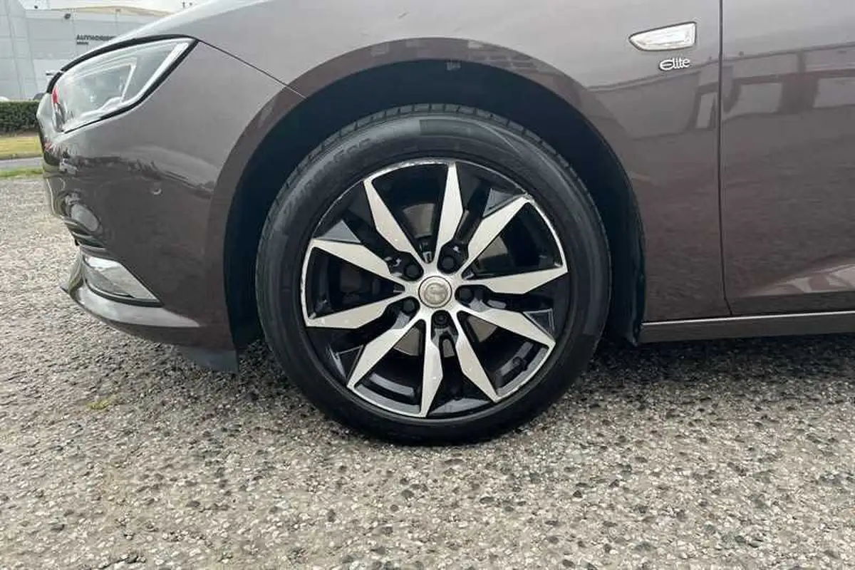 2017-vauxhall-insignia-sports-tourer-20td-elite-nav-ss-big-10
