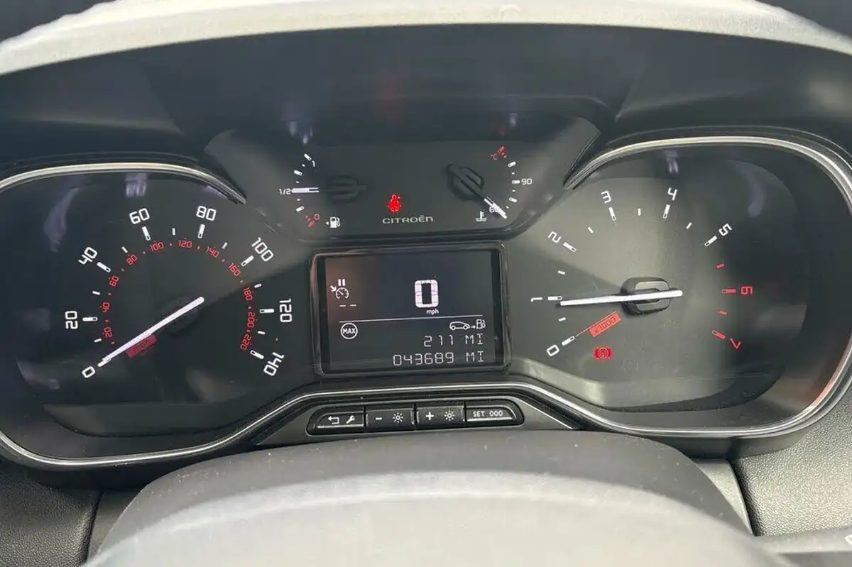 2023-citroen-c3-aircross-12-puretech-shine-110ps-big-14