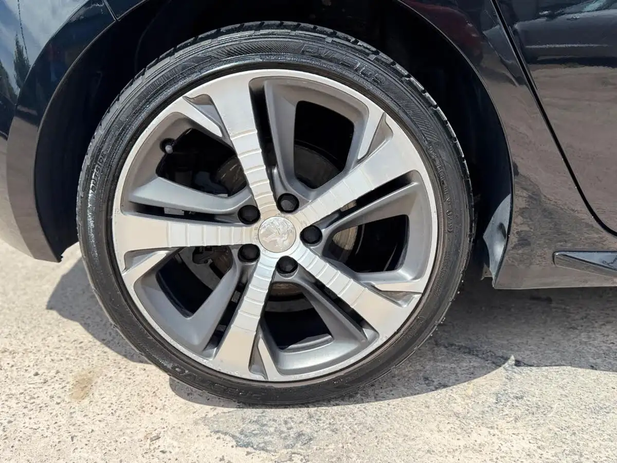 2015-peugeot-308-20-bluehdi-gt-line-20-bluehdi-big-54