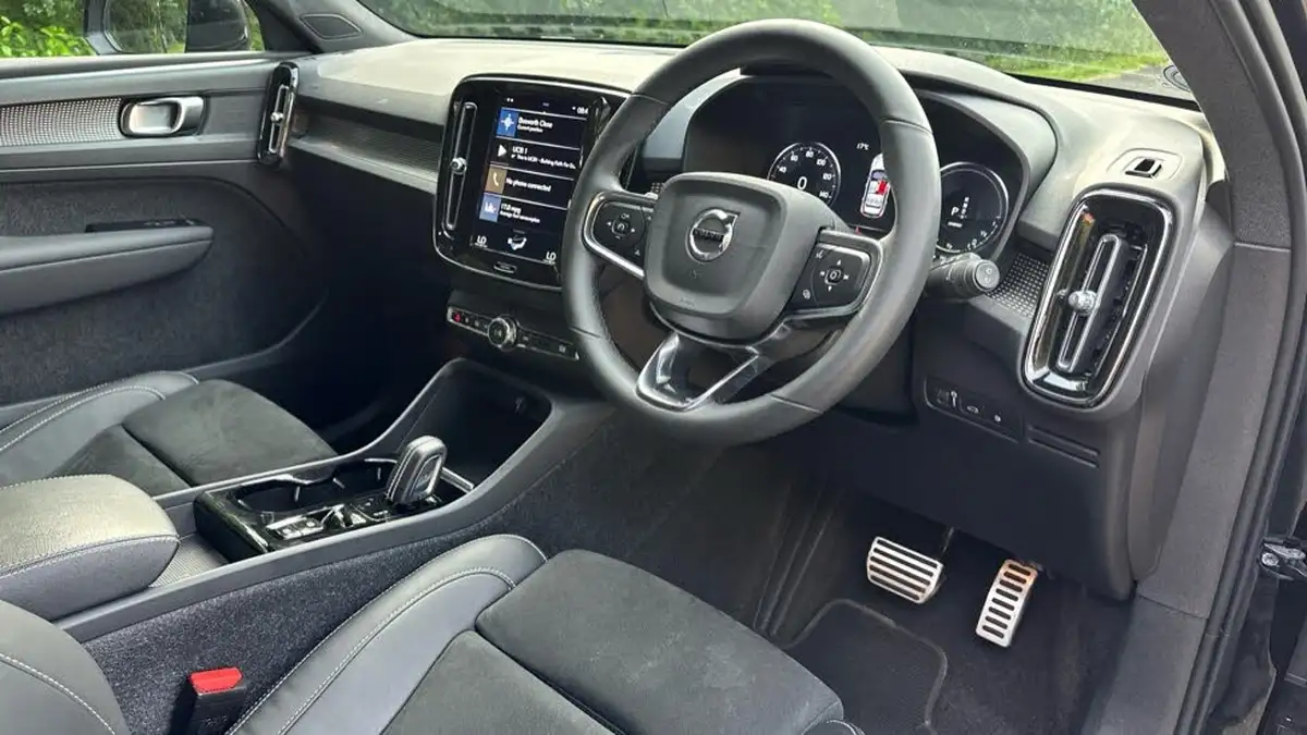 2021-volvo-xc40-15-t5-r-design-262bhp-big-3