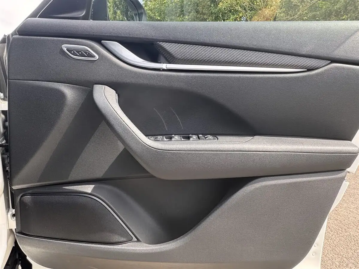 2020-maserati-levante-30-gransport-big-20