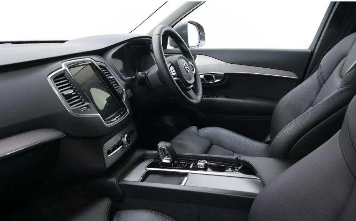 2024-volvo-xc90-20-b5-core-big-3
