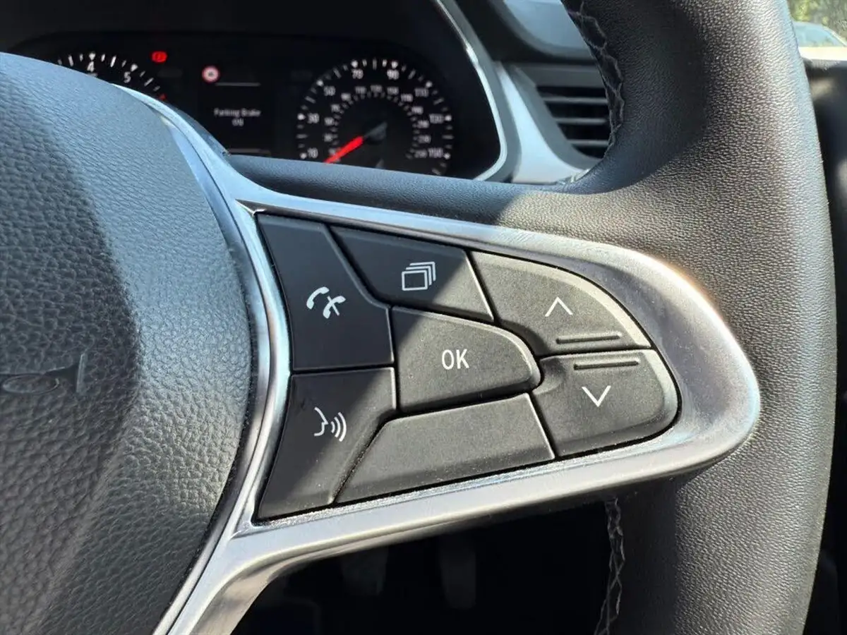 2021-renault-captur-13-tce-iconic-140ps-big-28