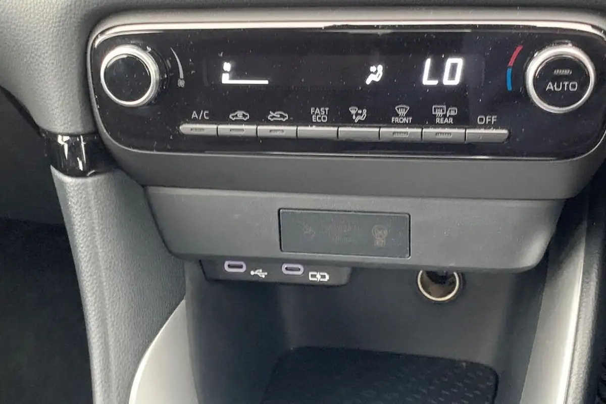 2024-mazda-mazda2-15-exclusive-line-big-23