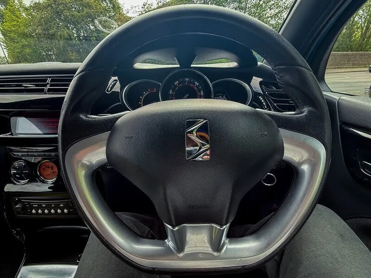 2014-citroen-ds3-16e-hdi-dstyle-plus-90bhp-airdream-big-27