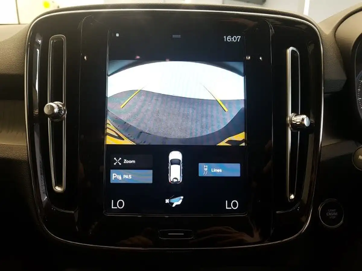 2020-volvo-xc40-15-t3-inscription-big-11
