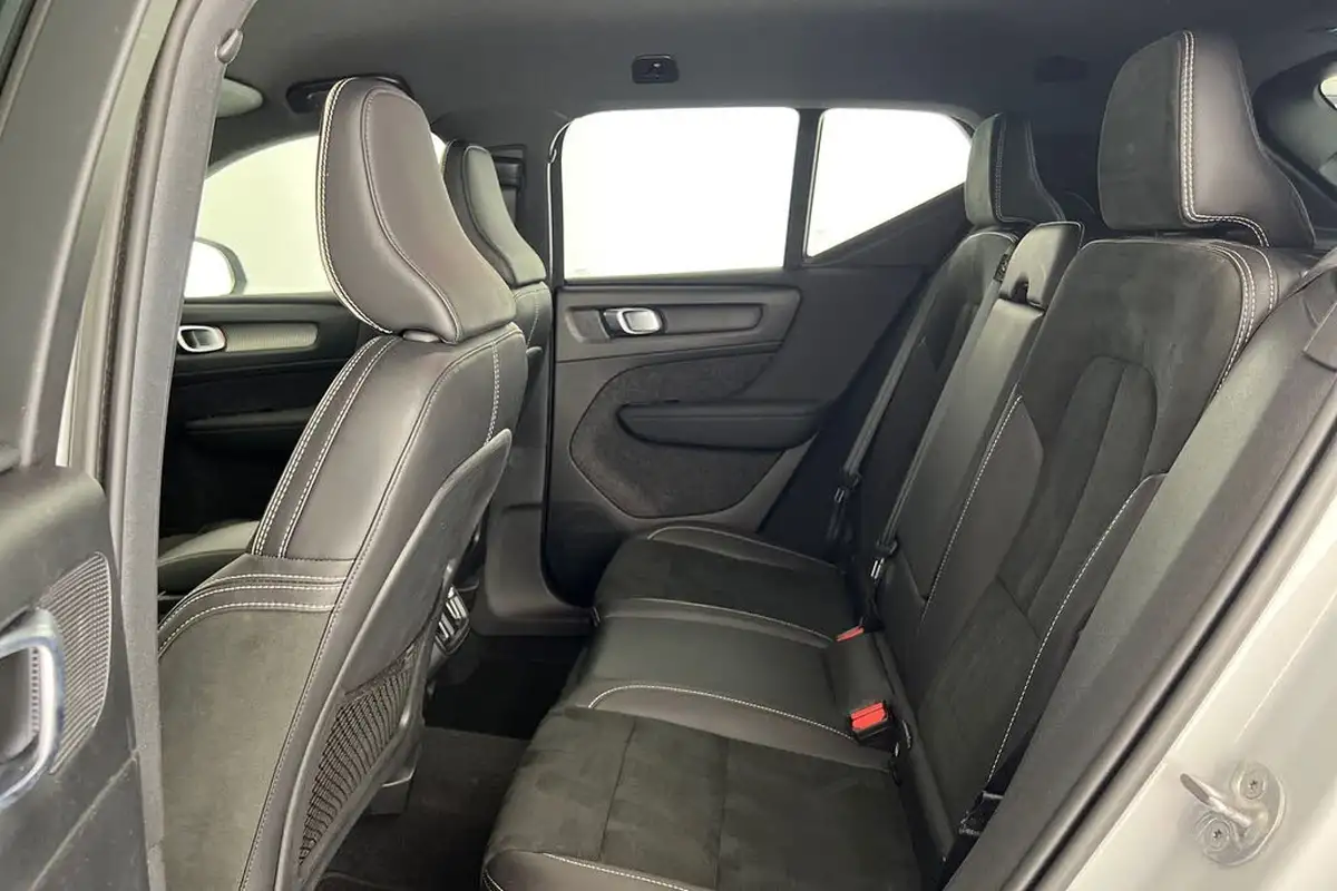 2021-volvo-xc40-15-t3-r-design-161bhp-big-16