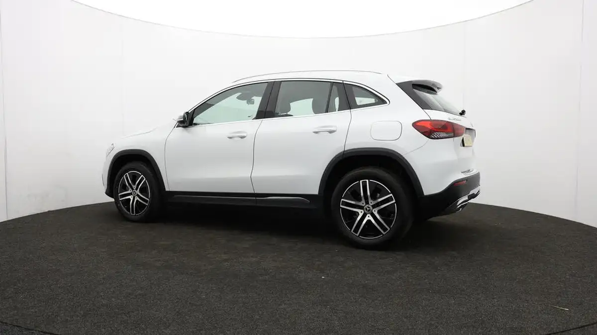 2021-mercedes-benz-gla-class-20d-gla-200d-sport-big-68