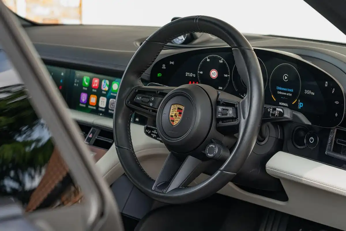 2021-porsche-taycan-e-base-476ps-performance-battery-plus-big-41